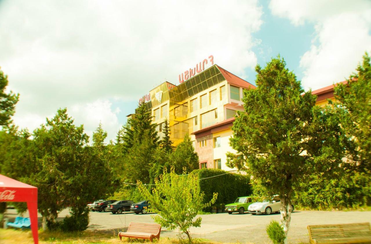 Vosku Ashxarh Hotel Tsaghkadzor Exteriör bild